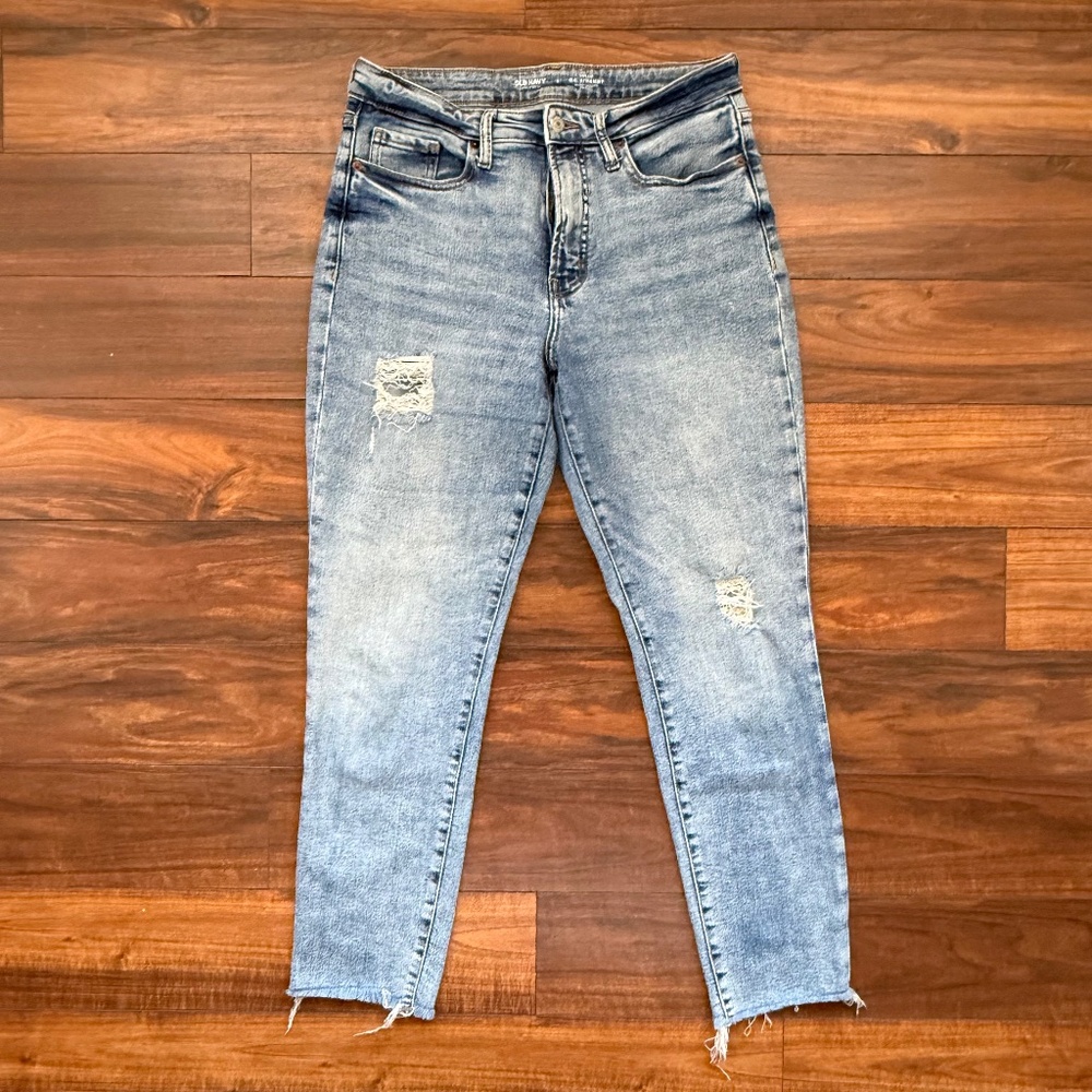 Old Navy High Rise OG Straight Jeans 8 Medium Wash Extra Stretch Raw Hem